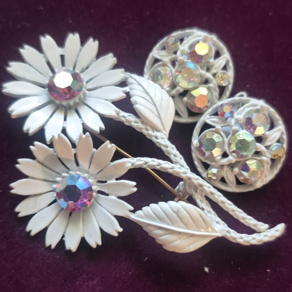 Elegant White Floral Brooch Clip Earring Vtg Jewelry Set W Pink Ab Rhinestones